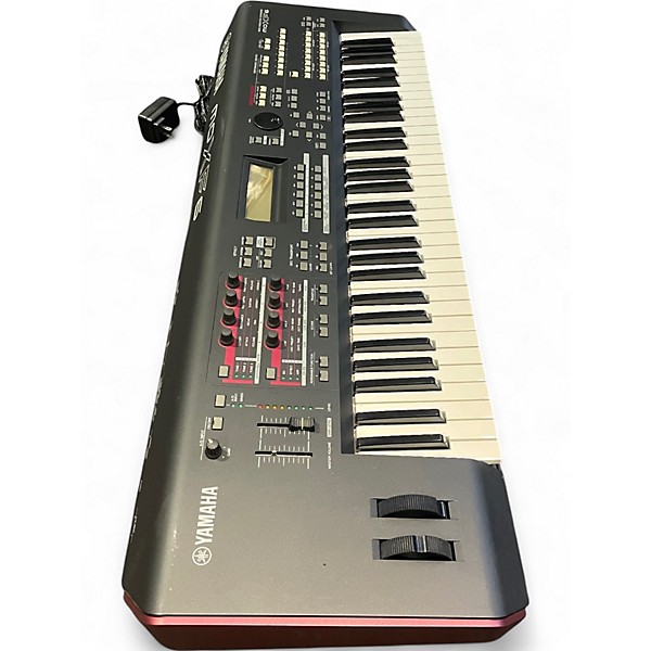 Used Yamaha MOXF6 61 Key Keyboard Workstation