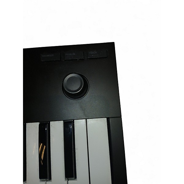 Used Native Instruments Komplete Kontrol M32 MIDI Controller