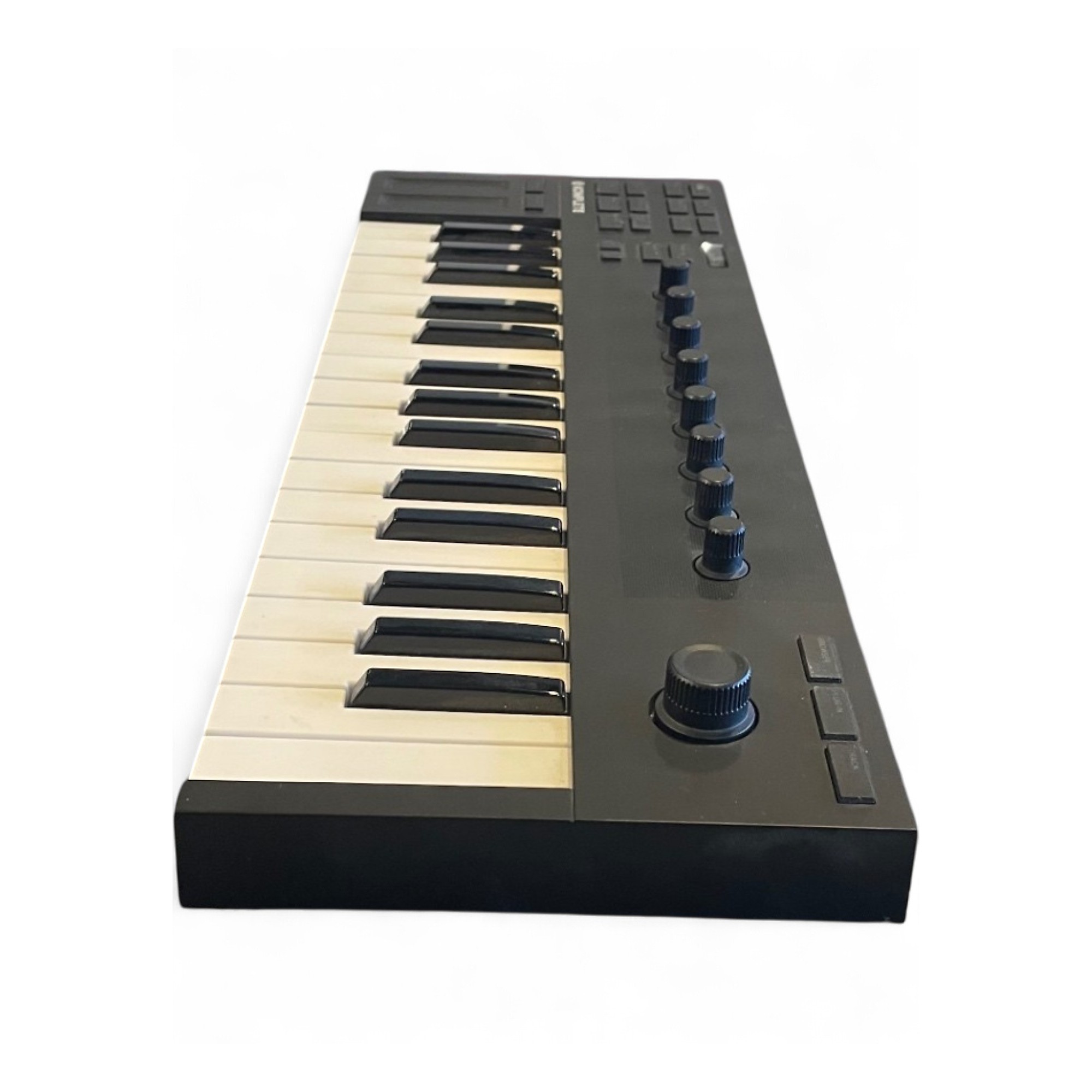 Used Native Instruments KOMPLETE KONTROL M32 MIDI Controller