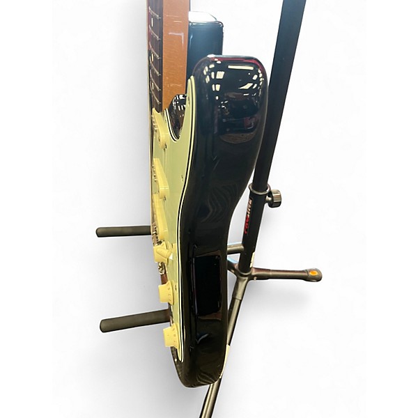 Used Fender Artist Series Robert Cray Stratocaster 2 Color Sunburst Solid Body Electric Guitar