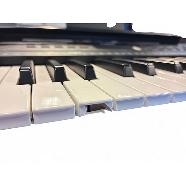 Used Yamaha PSRE273 Portable Keyboard