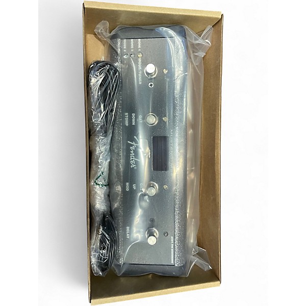 Used Fender MS4 Pedal Board