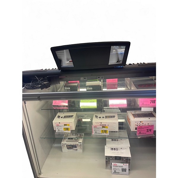 Used Yamaha np-v60 piaggaro