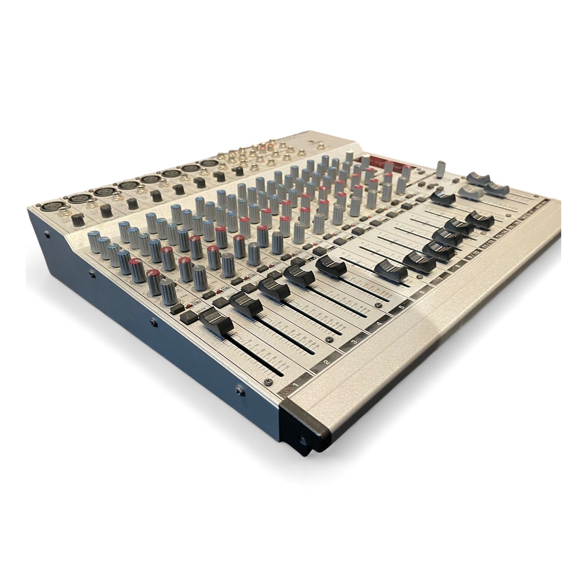BEHRINGER MX 2004A アナログミキサープロセッサーのセット Behringer MX2004A Eurorack Mixer | zZounds