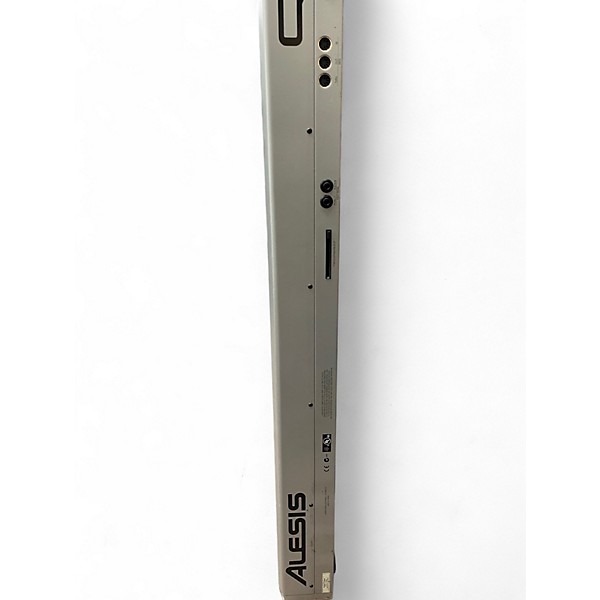 Used Alesis QS8.2 Keyboard Workstation