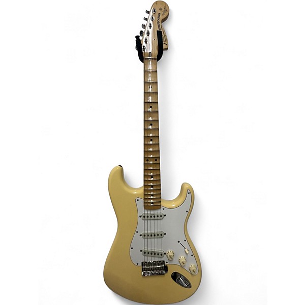 Used Fender Artist Series Yngwie Malmsteen Stratocaster Cream Solid Body Electric Guitar