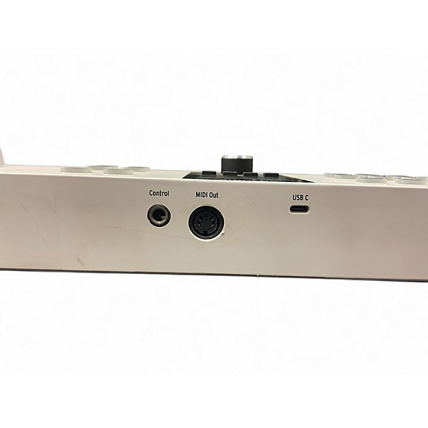 Used Arturia Keylab Essential 61 mk3 MIDI Controller