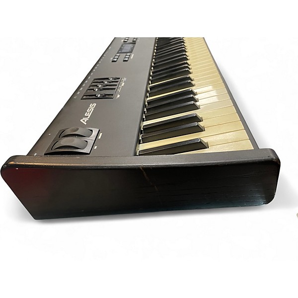 Used Alesis QS8.1 Keyboard Workstation