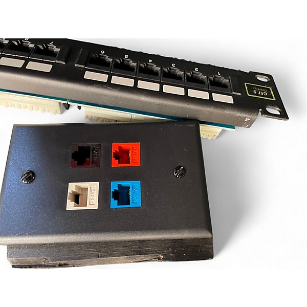 Used Leviton CAT 5E UNIVERSAL POR PATCH PANEL Patch Bay