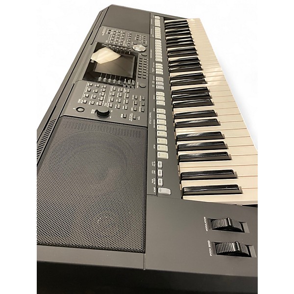 Used Yamaha PSRS950 61 Key Arranger Keyboard