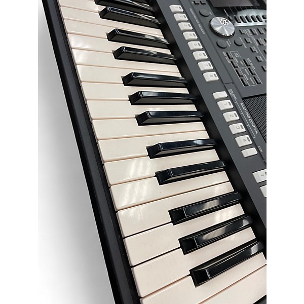 Used Yamaha PSRS950 61 Key Arranger Keyboard