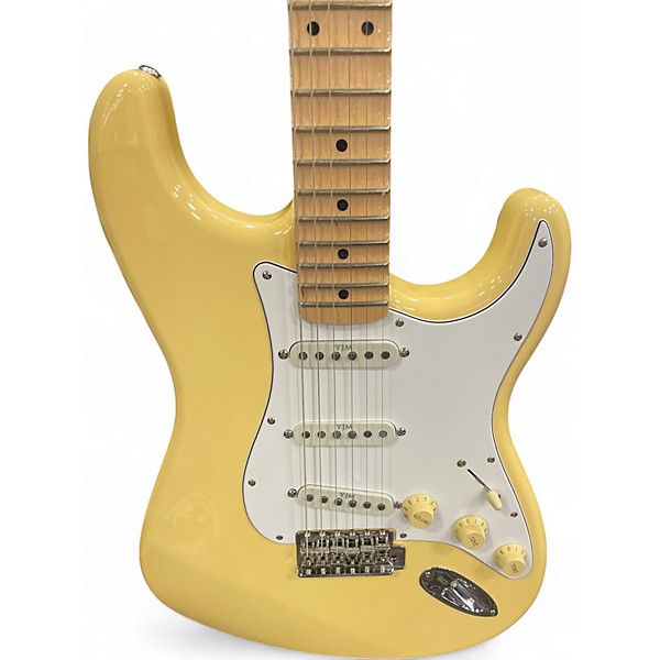 Used Fender Artist Series Yngwie Malmsteen Stratocaster Vintage White Solid Body Electric Guitar