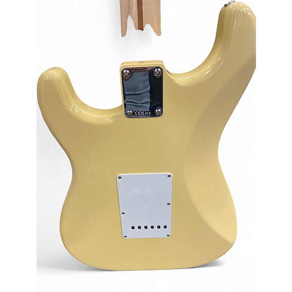 Used Fender Artist Series Yngwie Malmsteen Stratocaster Vintage White Solid Body Electric Guitar