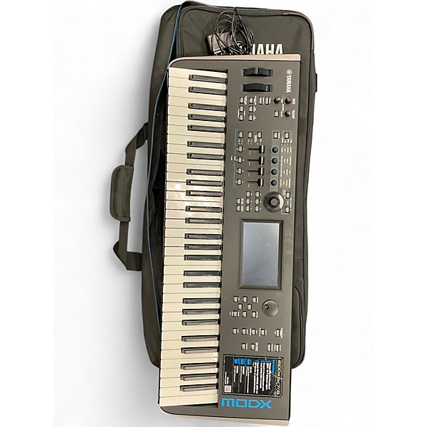 Used Yamaha modx6 Arranger Keyboard