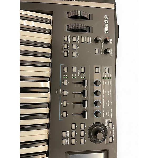Used Yamaha modx6 Arranger Keyboard