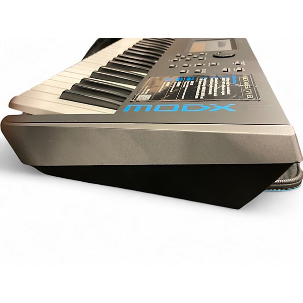 Used Yamaha modx6 Arranger Keyboard