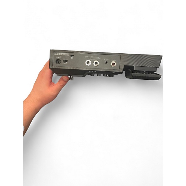 Used Zoom G2X four Effect Processor