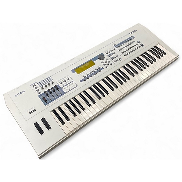 Used Yamaha MO6 61 Key Keyboard Workstation