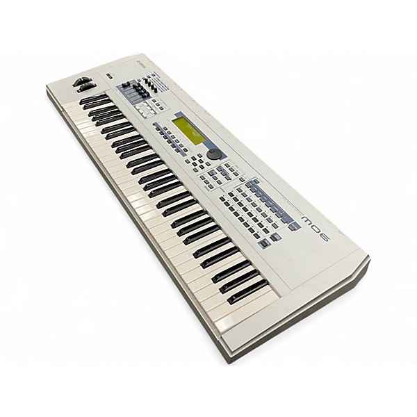 Used Yamaha MO6 61 Key Keyboard Workstation