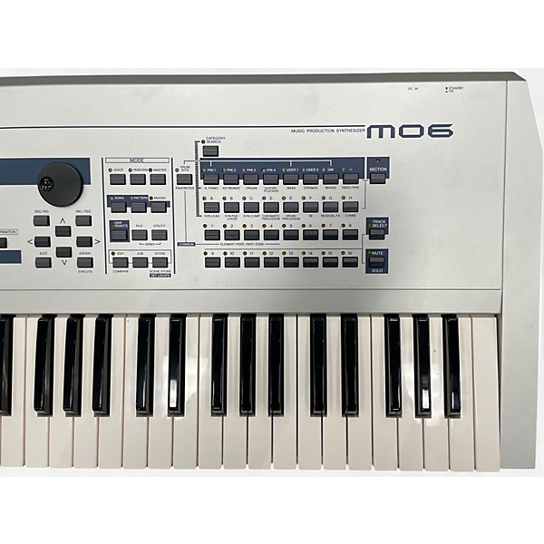 Used Yamaha MO6 61 Key Keyboard Workstation