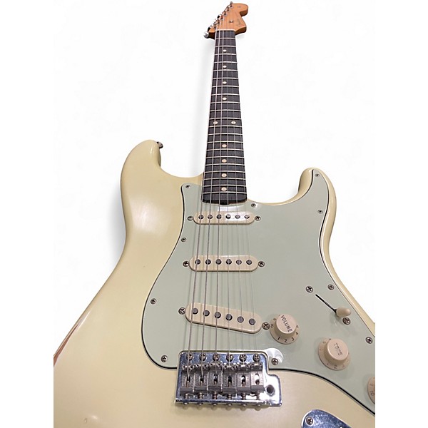 Used Fender Road Worn 1960S Stratocaster Antique White Solid Body Electric Guitar
