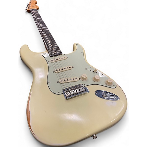 Used Fender Road Worn 1960S Stratocaster Antique White Solid Body Electric Guitar