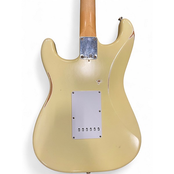 Used Fender Road Worn 1960S Stratocaster Antique White Solid Body Electric Guitar