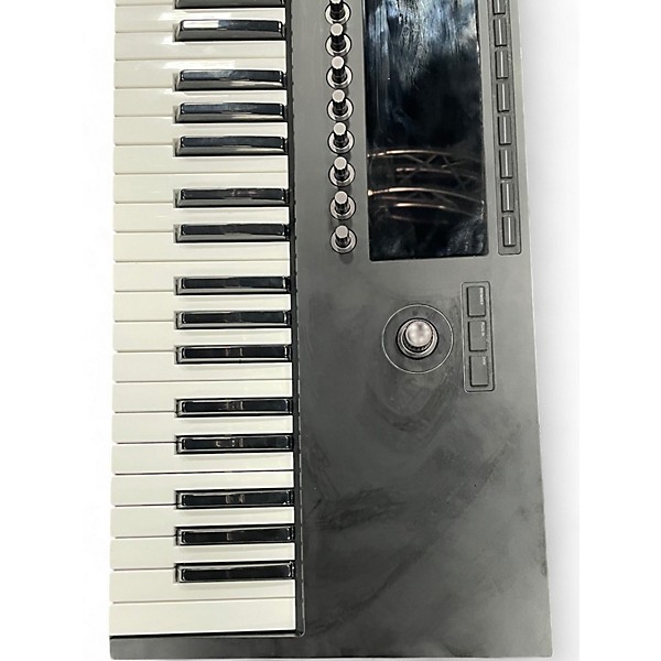 Used Native Instruments Komplete Kontrol S49 MK3 Keyboard Workstation