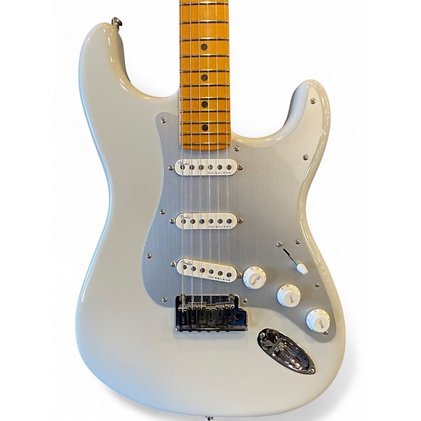 Used Fender American Ultra Stratocaster Alpine White Solid Body Electric Guitar