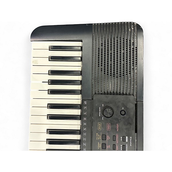 Used Yamaha PSRE273 Keyboard Workstation