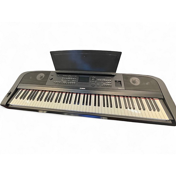 Used Yamaha DGX670 Keyboard Workstation