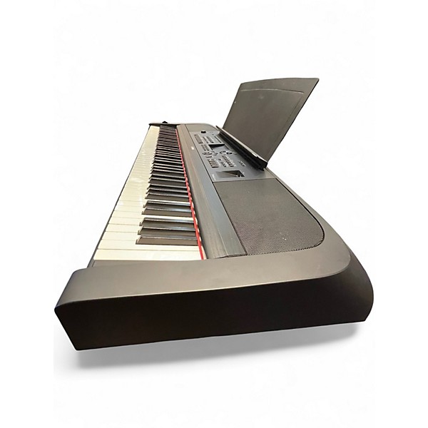 Used Yamaha DGX670 Keyboard Workstation