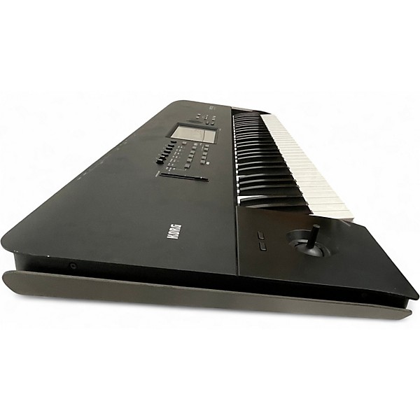 Used KORG nautilus 61 Keyboard Workstation