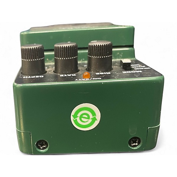 Used Behringer UV300 Ultra Vibrato Effect Pedal