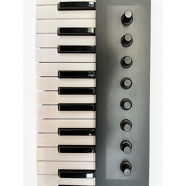 Used Novation KOMPLETE KONTROL M32