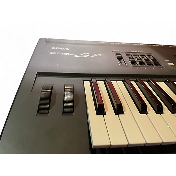Used Yamaha s30 Keyboard Workstation