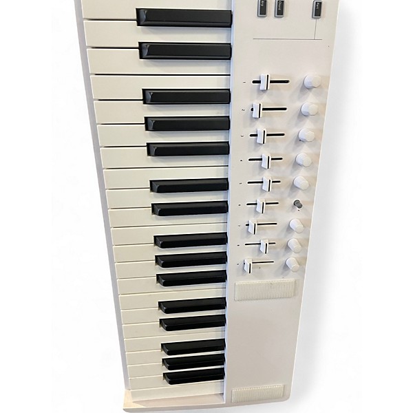 Used Arturia KEYLAB ESSENTIALS 88 MK3