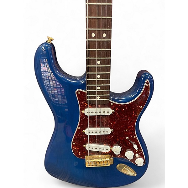 Used 2008 Fender DELUXE PLAYER STRATOCASTER Blue Solid Body Electric Guitar