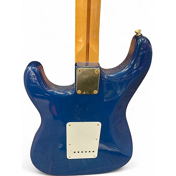 Used 2008 Fender DELUXE PLAYER STRATOCASTER Blue Solid Body Electric Guitar