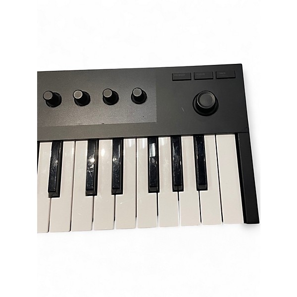 Used Native Instruments M32 Komplete Kontrol Keyboard Workstation