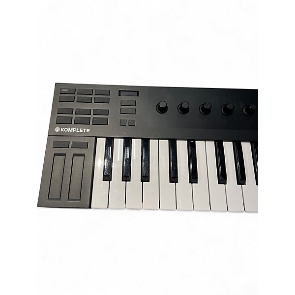 Used Native Instruments M32 Komplete Kontrol Keyboard Workstation