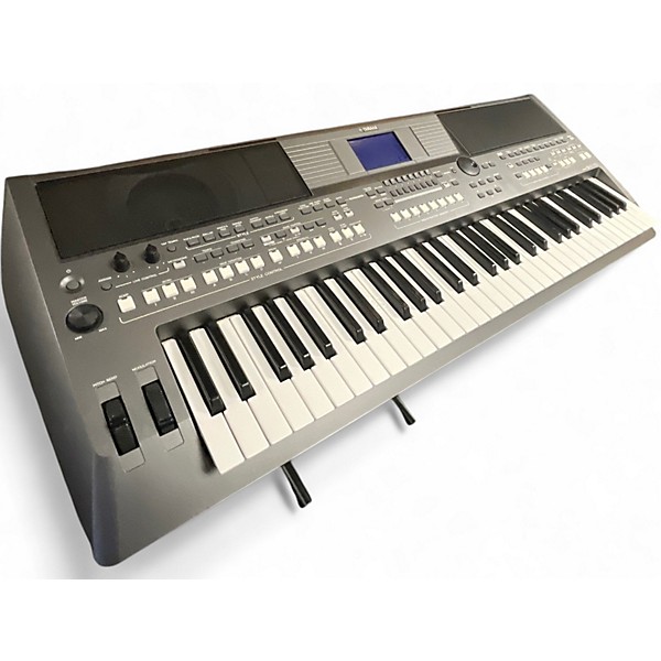 Used Yamaha PSRS670 Arranger Keyboard