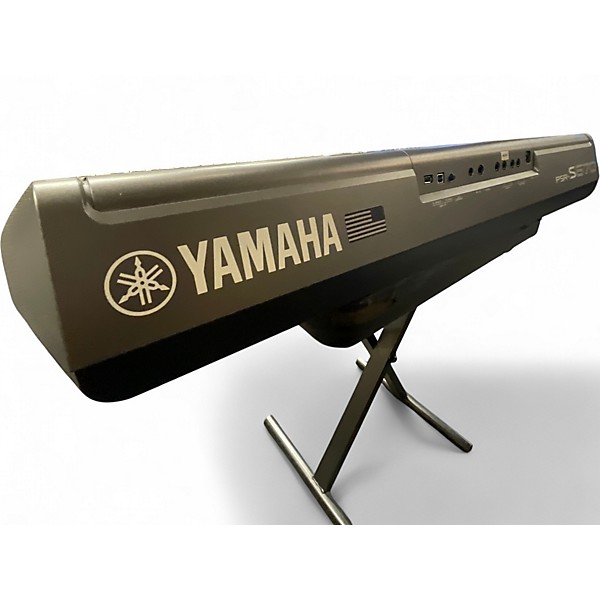 Used Yamaha PSRS670 Arranger Keyboard