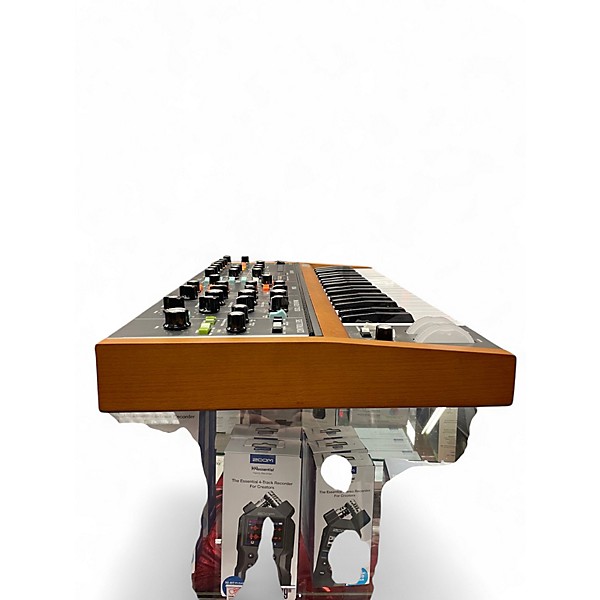 Used Behringer Poly D Synthesizer | Guitar Center