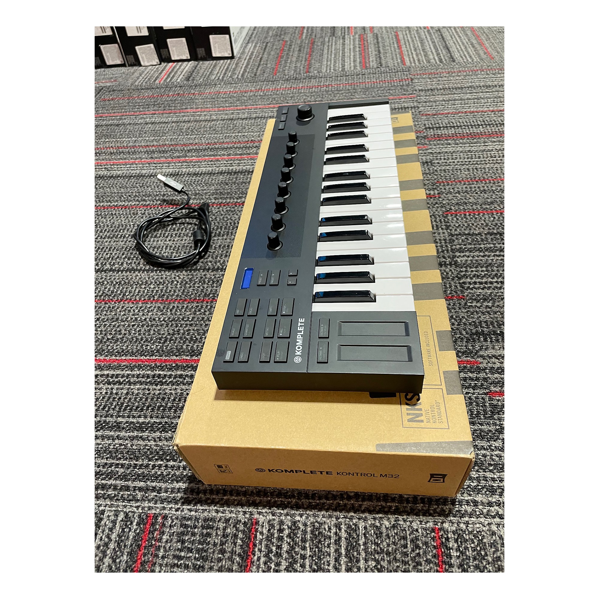 Used Native Instruments kontrol m32 | Guitar Center