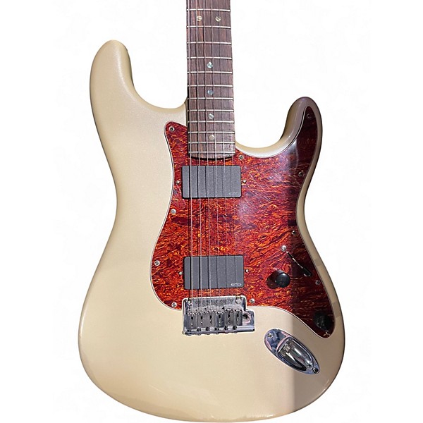 Used Fender American Deluxe Stratocaster Pearl White Solid Body Electric Guitar