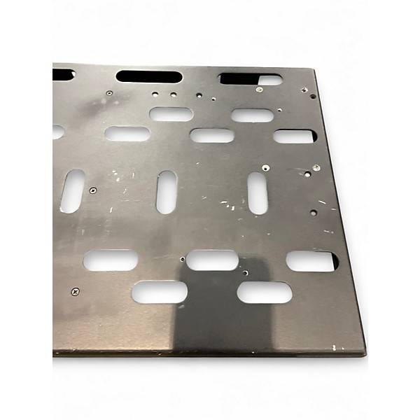 Used Voodoo Lab Dingbat Medium Pedal Board