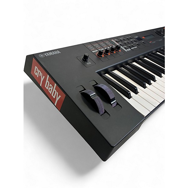 Used Yamaha MX61 61 Key Keyboard Workstation