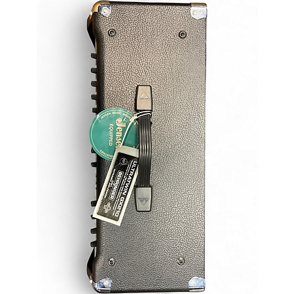 Used Behringer ULTRATWIN 210 Guitar Cabinet