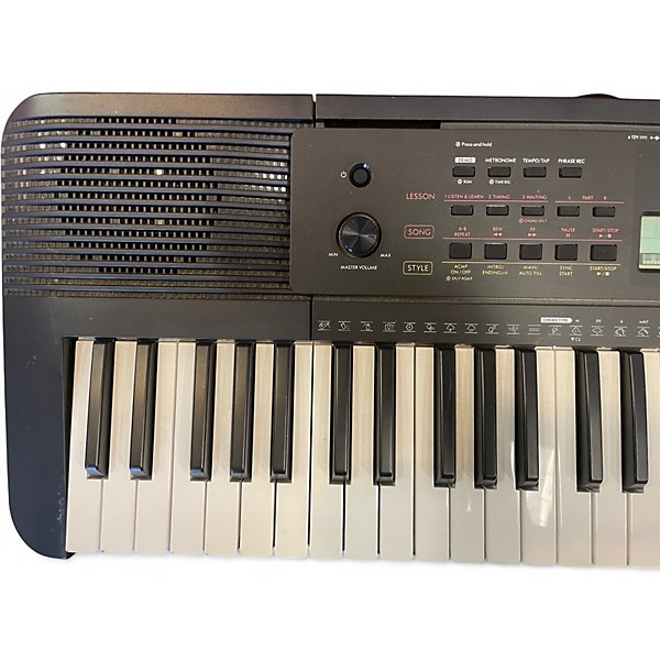 Used Yamaha Psre273 Portable Keyboard